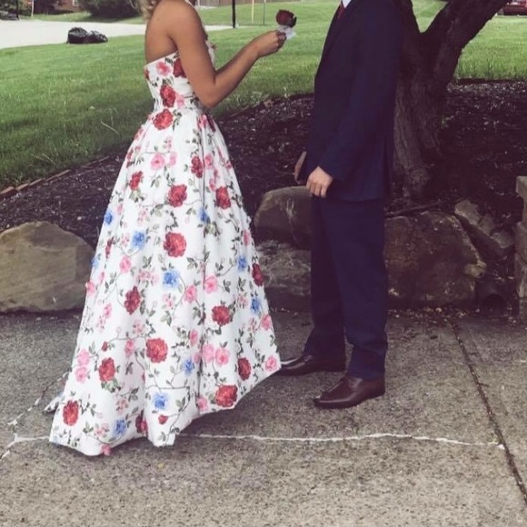 Sherri Hill Spring 2018 Prom Dress - Picture 1 of 7